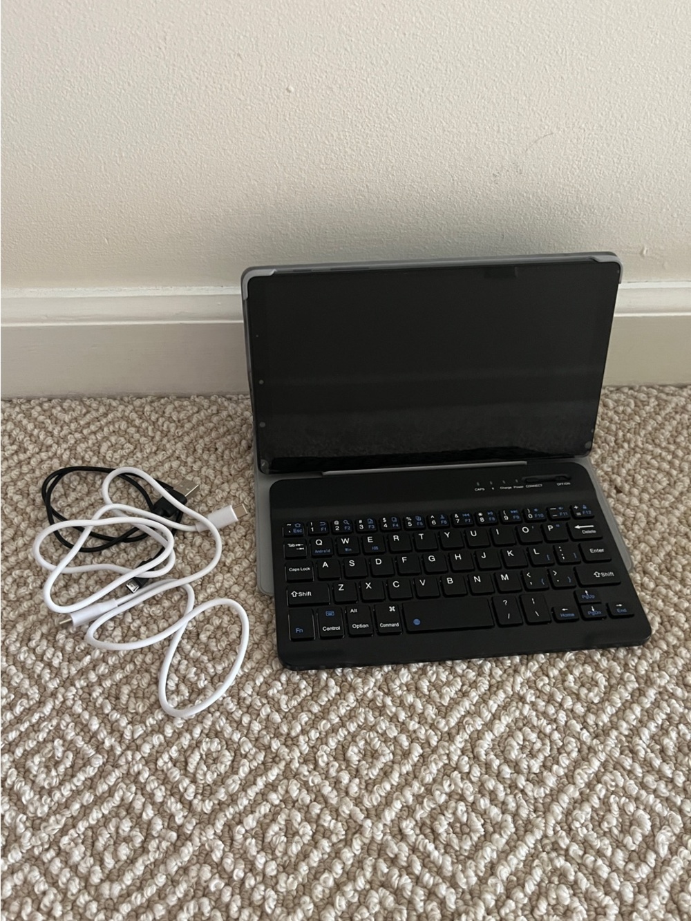 Samsung Black Tablet with Detachable Bluetooth Keyboard and Cables